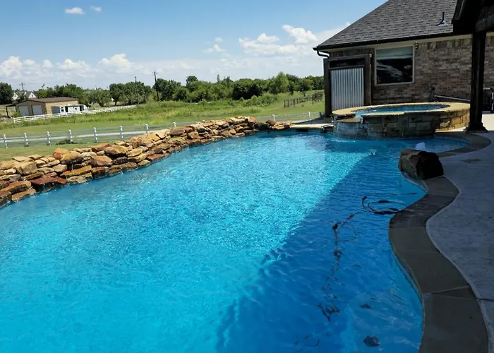 Luxury Motorhome With Hot Tub And Pool