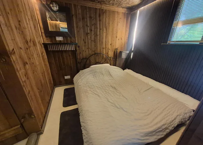 Froglets Island Cabin
