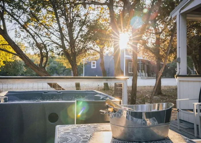 Rustic Roamer - Private Hill Country Rv Retreat