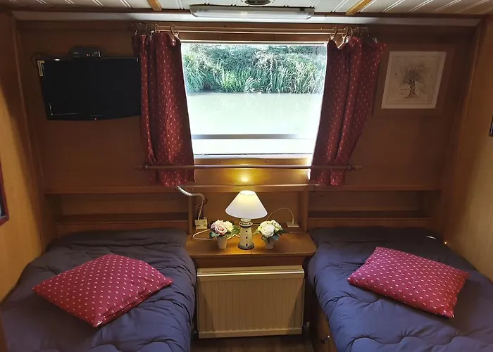 Peniche Beatrice Cruises On The Canal Du Midi