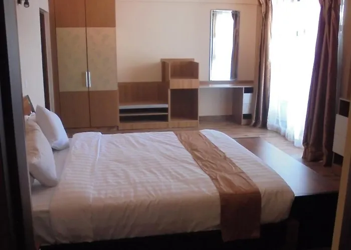 We Hotel And Suites
