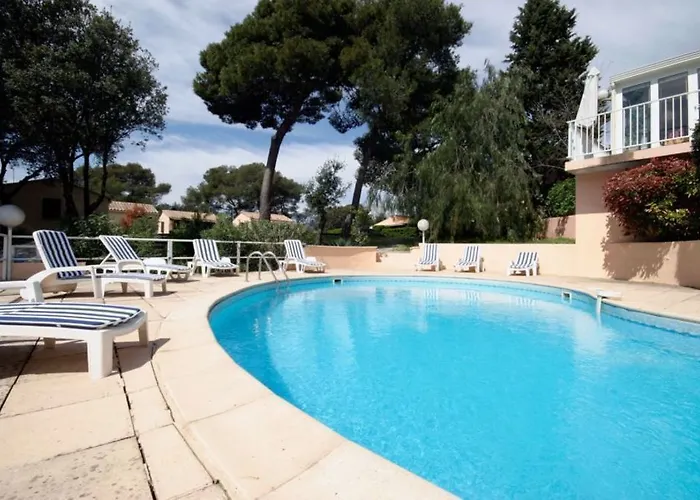 Le Relais Des Lavandins