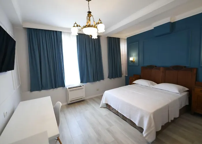 Promenade Hotel