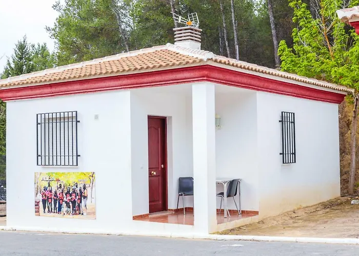 CENTRO DE OCIO ALÚA Bungalows Camping Rafting Benamejí